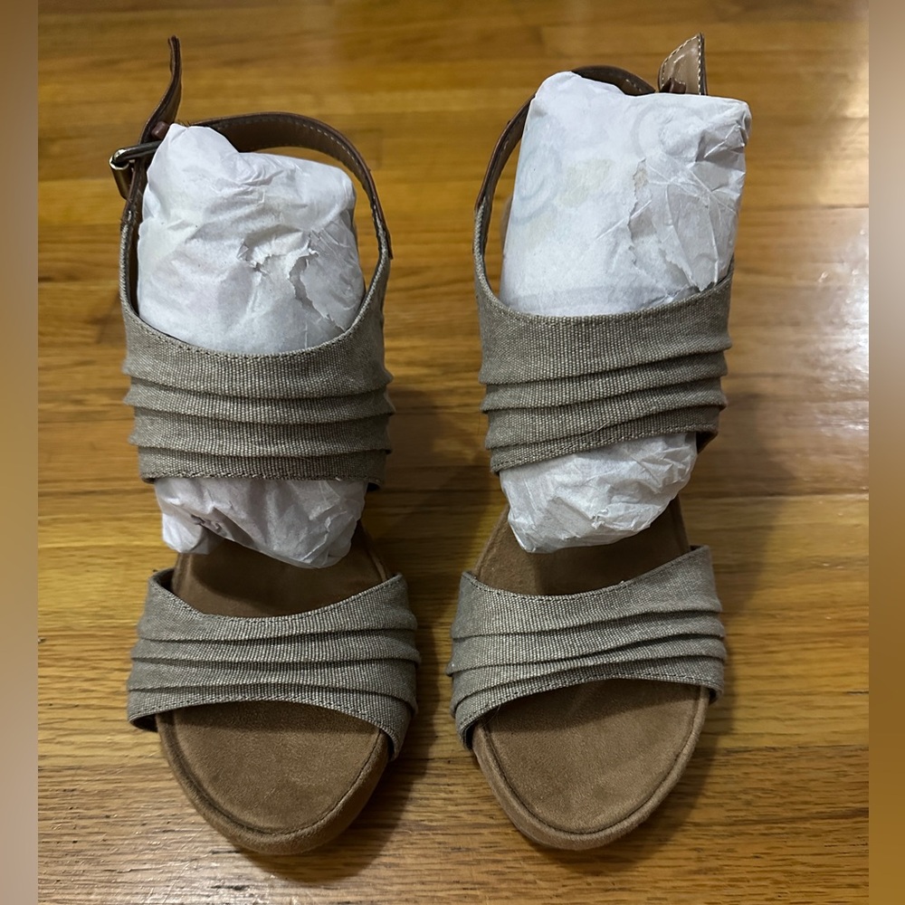 Aerosoles A2 size 8.5 wedge sandal’s NEW in box!! 8 1/2  ‘Unique Comfort system’ - Picture 2 of 7